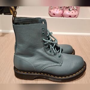 1460 Women's Virginia Leather Boots